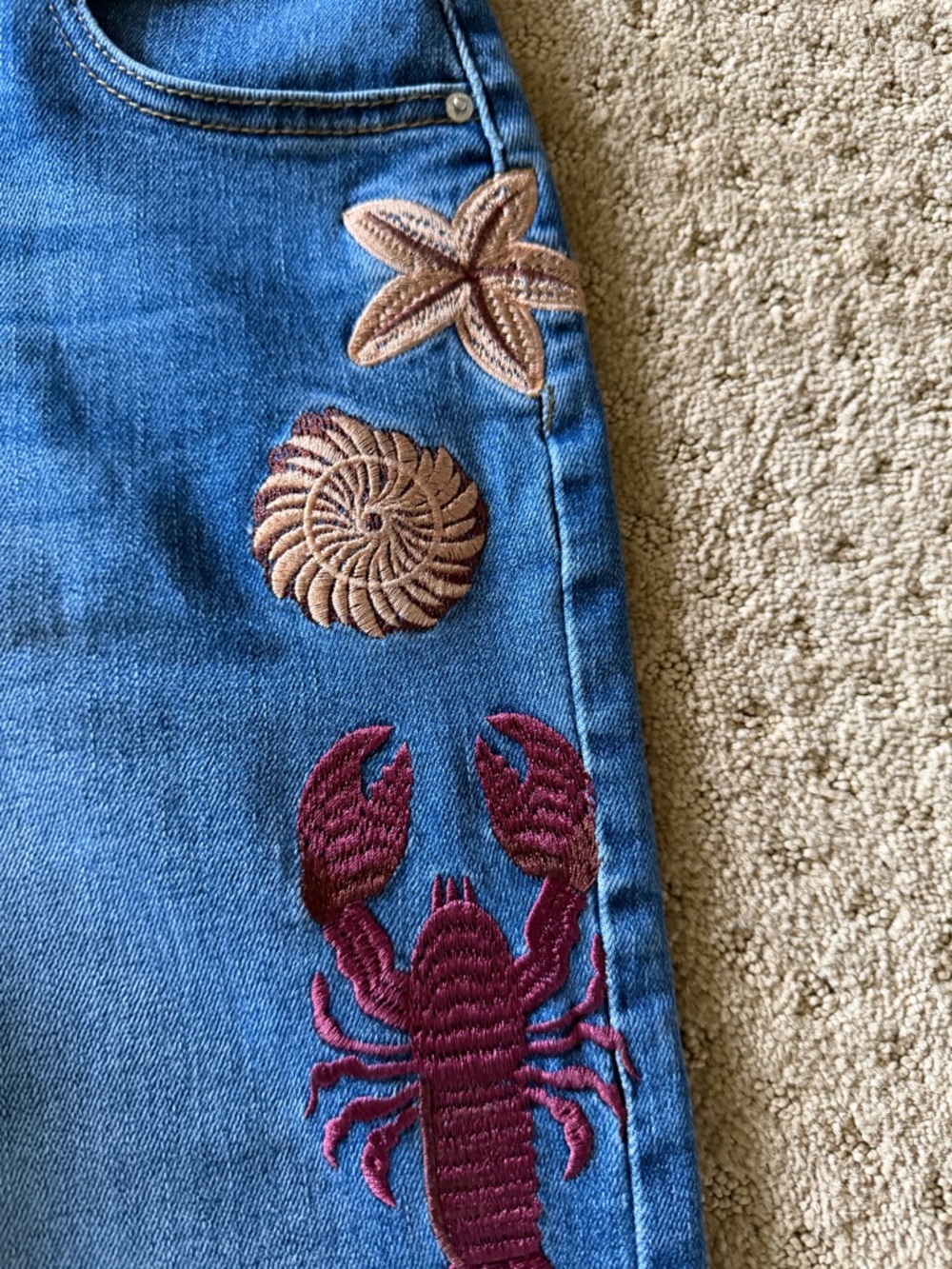 NWOT Ocean, lobster, fish, shell, sea-star Embroidered Blue Denim Jeans - Large - Picture 4 of 9